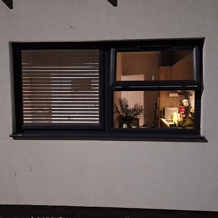Deluxe Single Room Only For One Adult Northolt  Exterior foto
